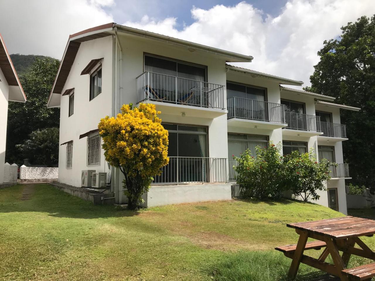 Michel Holiday Apartments Victoria Exterior foto